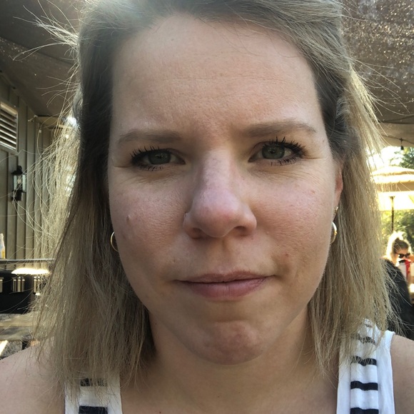 Meet your Posher, Laura - Picture 1 of 1